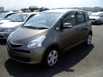 2005 Toyota Ractis Photos