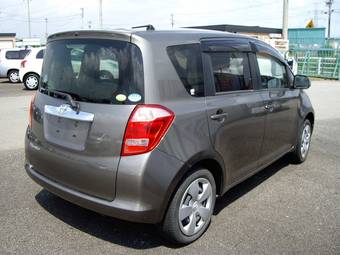 2005 Toyota Ractis Photos