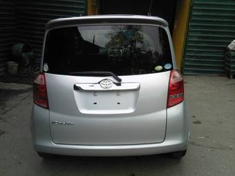 2005 Toyota Ractis Pictures