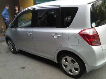 2005 Toyota Ractis Pictures