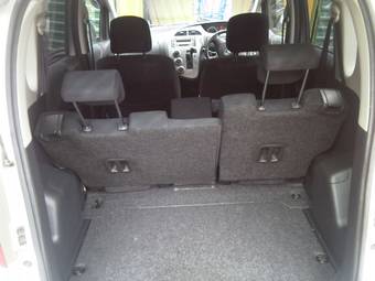 2005 Toyota Ractis Photos