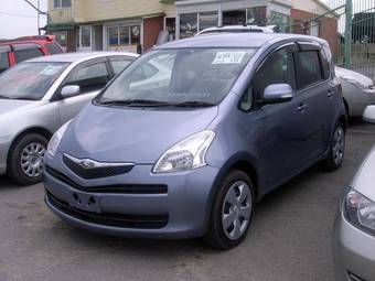 2005 Toyota Ractis Pics