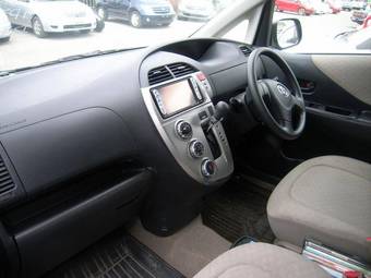 2005 Toyota Ractis Photos