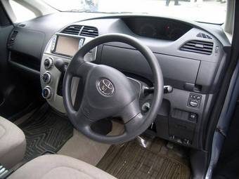2005 Toyota Ractis Pictures