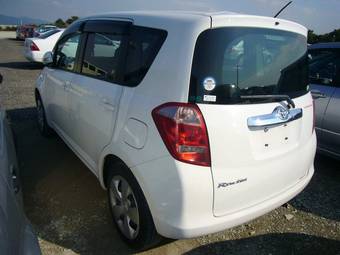 2005 Toyota Ractis Pictures