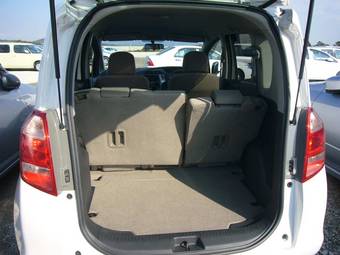 2005 Toyota Ractis Photos