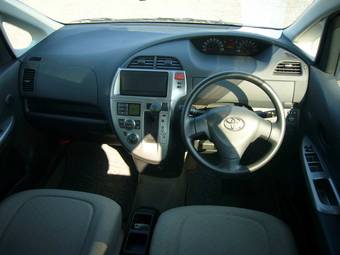 2005 Toyota Ractis Photos