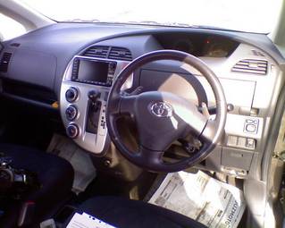 2005 Toyota Ractis Pictures