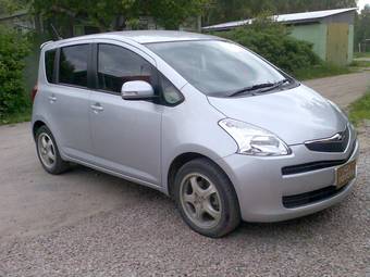 2005 Toyota Ractis Photos
