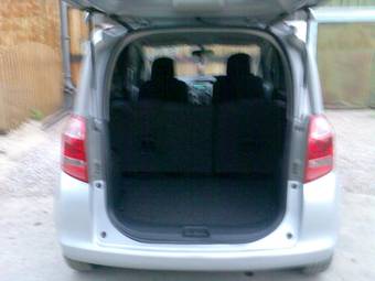 2005 Toyota Ractis Images