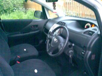 2005 Toyota Ractis Pictures