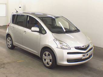 2005 Toyota Ractis Images