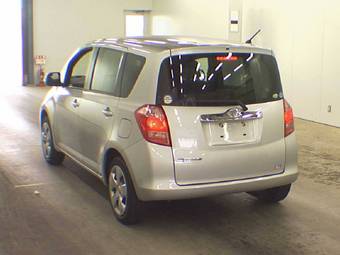 2005 Toyota Ractis Pictures