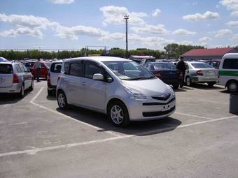 2005 Toyota Ractis Photos