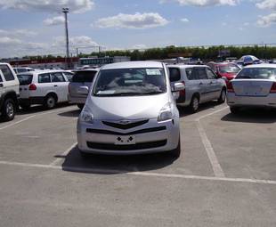 2005 Toyota Ractis Pictures