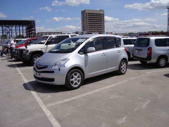 2005 Toyota Ractis Photos