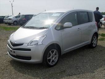 2005 Toyota Ractis Pics