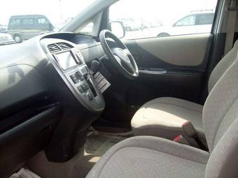2005 Toyota Ractis Photos