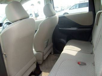 2005 Toyota Ractis Pictures