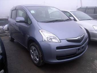 2005 Toyota Ractis Images