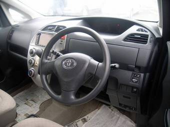 2005 Toyota Ractis Photos