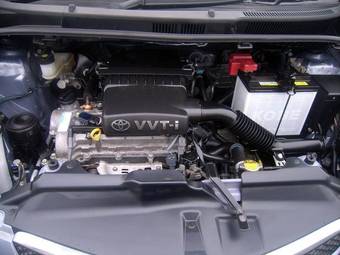 2005 Toyota Ractis Pictures