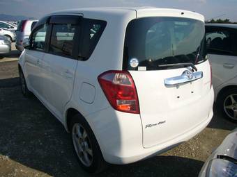 2005 Toyota Ractis Images