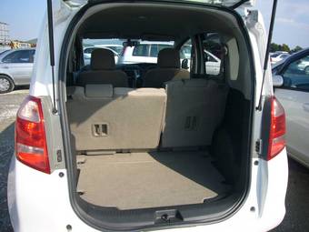 2005 Toyota Ractis Pictures