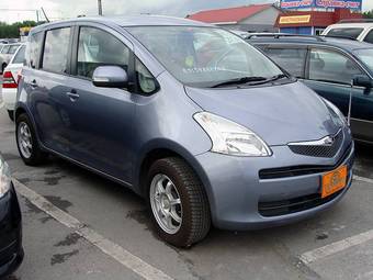 2005 Toyota Ractis Photos