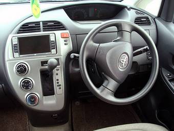 2005 Toyota Ractis Pictures