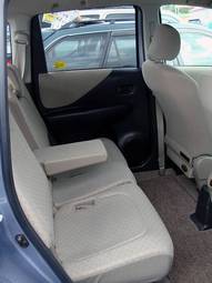 2005 Toyota Ractis Pics