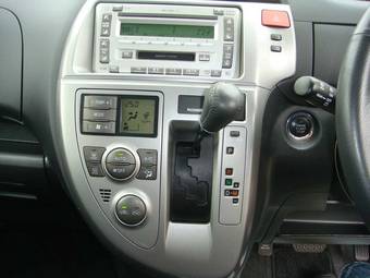2005 Toyota Ractis Pictures