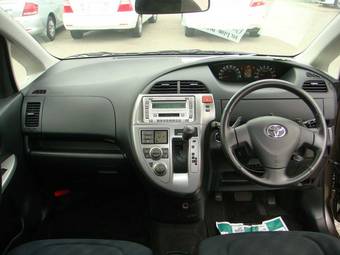 2005 Toyota Ractis Pictures