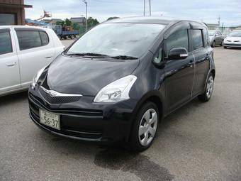 2005 Toyota Ractis Pics