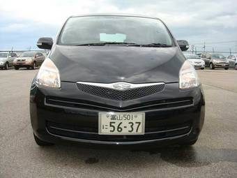 2005 Toyota Ractis Photos