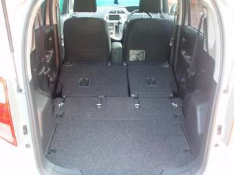 2005 Toyota Ractis Photos