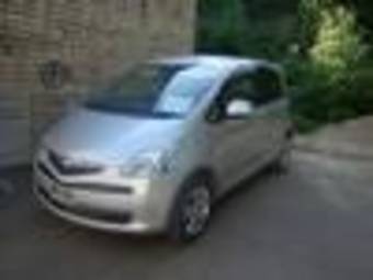 2005 Toyota Ractis Pictures
