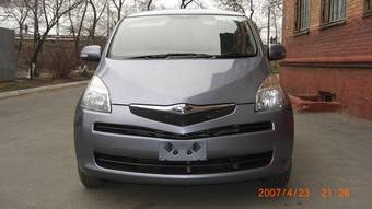 2005 Toyota Ractis Pictures