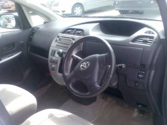 2005 Toyota Ractis Photos