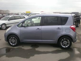 2005 Toyota Ractis Photos