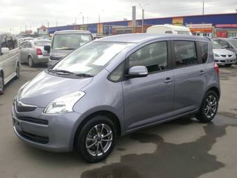 2005 Toyota Ractis Photos