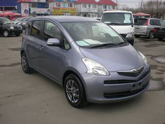 2005 Toyota Ractis Photos
