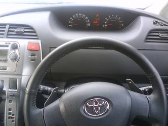 2005 Toyota Ractis Pictures