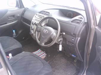 2005 Toyota Ractis Photos