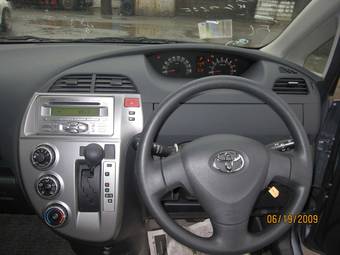 2005 Toyota Ractis Photos