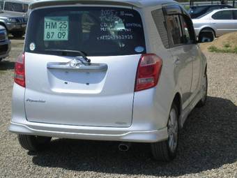 2005 Toyota Ractis Photos