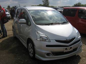 2005 Toyota Ractis Photos