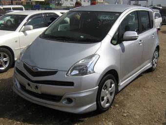2005 Toyota Ractis Photos