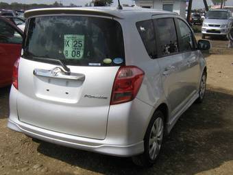2005 Toyota Ractis Photos