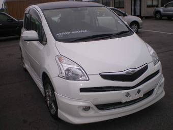 2005 Toyota Ractis Photos